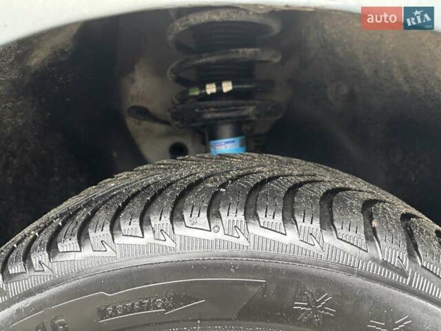 Серый Фольксваген Туран, объемом двигателя 1.9 л и пробегом 281 тыс. км за 6700 $, фото 52 на Automoto.ua