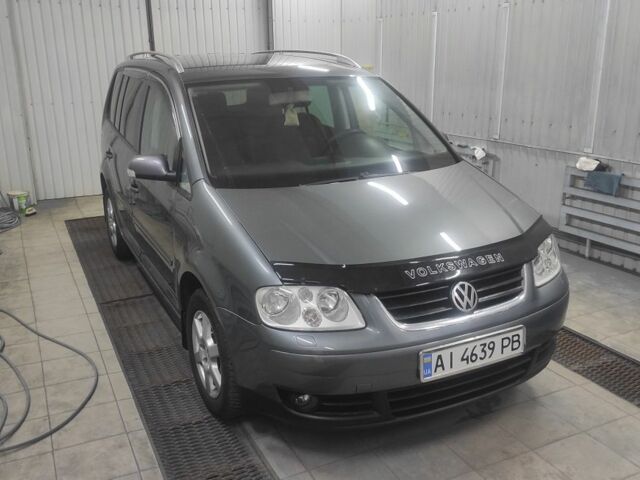 Серый Фольксваген Туран, объемом двигателя 2 л и пробегом 293 тыс. км за 6100 $, фото 1 на Automoto.ua