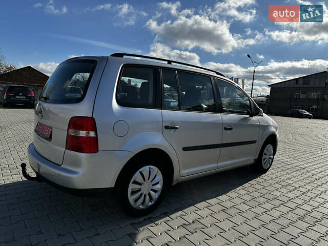 Серый Фольксваген Туран, объемом двигателя 1.6 л и пробегом 228 тыс. км за 4700 $, фото 5 на Automoto.ua