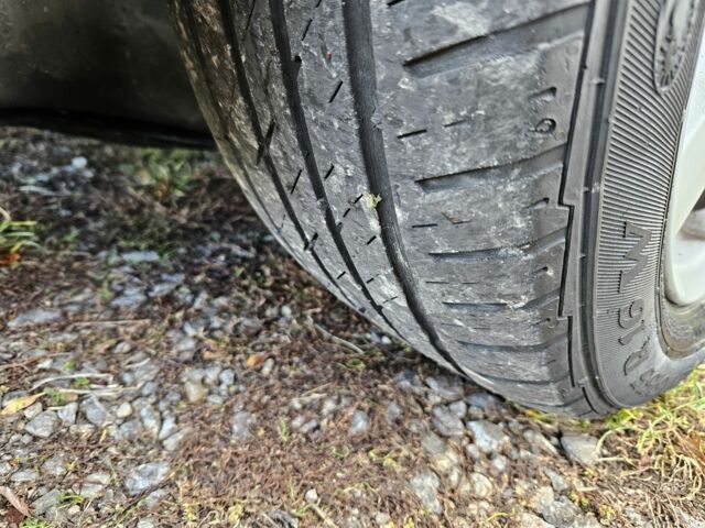 Серый Фольксваген Туран, объемом двигателя 2 л и пробегом 380 тыс. км за 2350 $, фото 20 на Automoto.ua