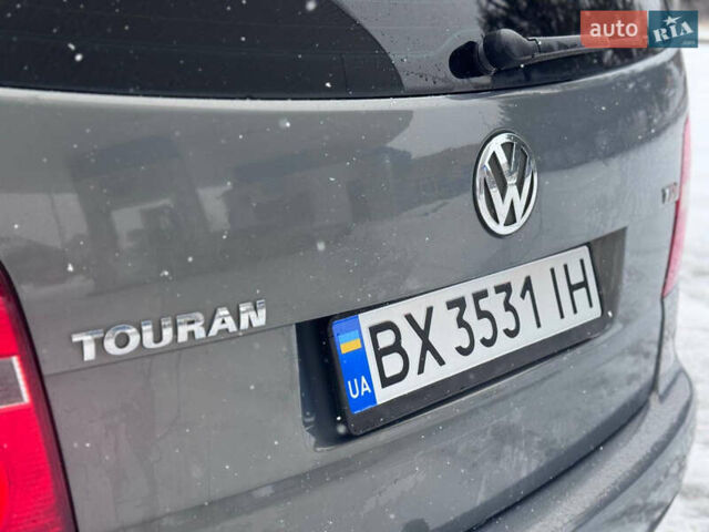 Серый Фольксваген Туран, объемом двигателя 2 л и пробегом 156 тыс. км за 5400 $, фото 25 на Automoto.ua