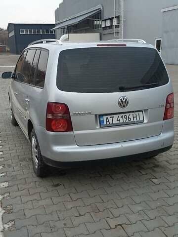 Серый Фольксваген Туран, объемом двигателя 2 л и пробегом 273 тыс. км за 4900 $, фото 4 на Automoto.ua