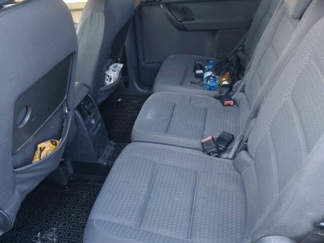 Серый Фольксваген Туран, объемом двигателя 2 л и пробегом 378 тыс. км за 2600 $, фото 6 на Automoto.ua