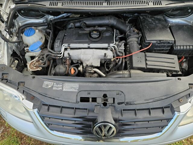 Серый Фольксваген Туран, объемом двигателя 2 л и пробегом 380 тыс. км за 2350 $, фото 19 на Automoto.ua