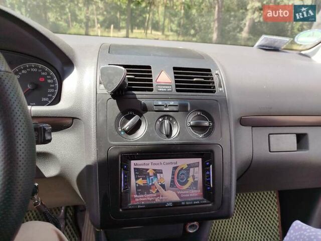 Серый Фольксваген Туран, объемом двигателя 1.6 л и пробегом 277 тыс. км за 5799 $, фото 17 на Automoto.ua