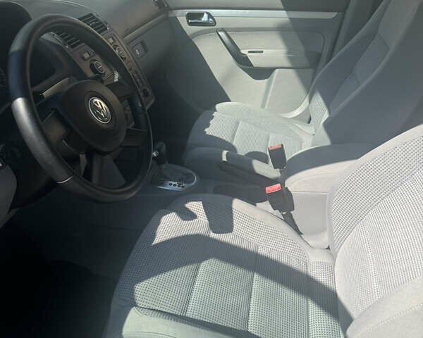 Серый Фольксваген Туран, объемом двигателя 1.6 л и пробегом 187 тыс. км за 7100 $, фото 14 на Automoto.ua