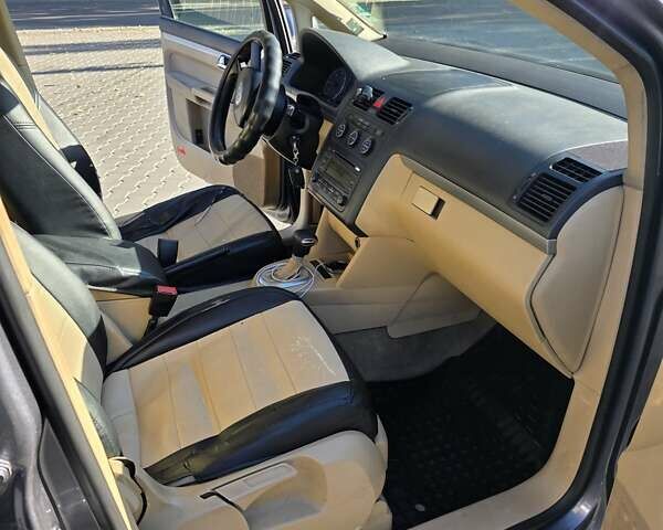 Серый Фольксваген Туран, объемом двигателя 2 л и пробегом 358 тыс. км за 4500 $, фото 28 на Automoto.ua