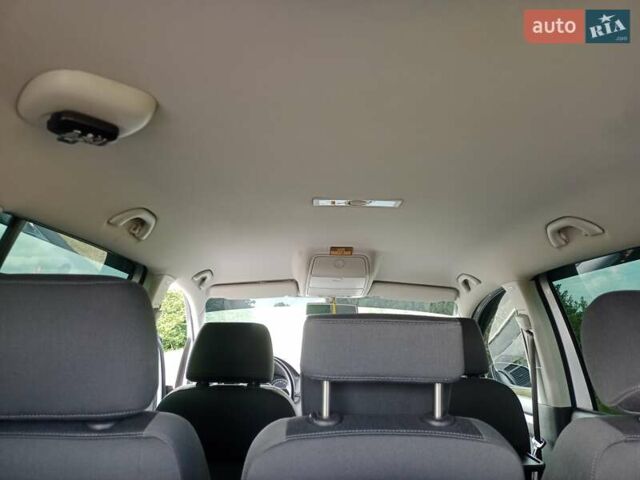 Серый Фольксваген Туран, объемом двигателя 1.6 л и пробегом 171 тыс. км за 6250 $, фото 57 на Automoto.ua