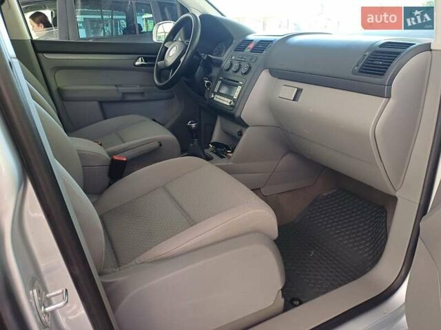 Серый Фольксваген Туран, объемом двигателя 1.6 л и пробегом 270 тыс. км за 5199 $, фото 26 на Automoto.ua