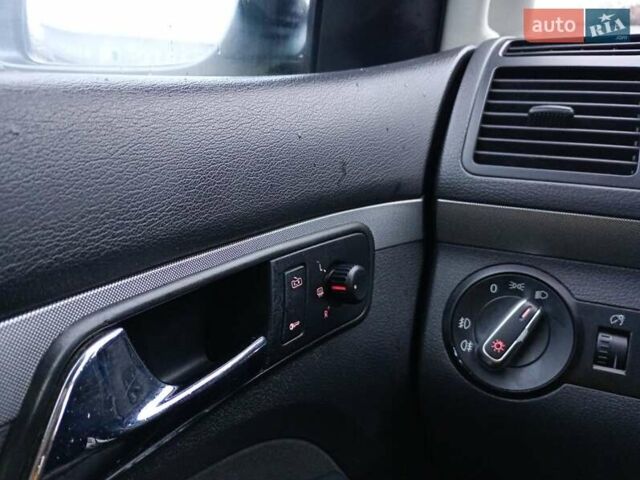 Серый Фольксваген Туран, объемом двигателя 1.6 л и пробегом 238 тыс. км за 4299 $, фото 15 на Automoto.ua