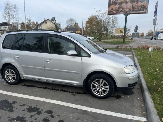 Серый Фольксваген Туран, объемом двигателя 1.9 л и пробегом 300 тыс. км за 3100 $, фото 2 на Automoto.ua