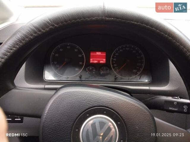 Серый Фольксваген Туран, объемом двигателя 1.6 л и пробегом 220 тыс. км за 5100 $, фото 2 на Automoto.ua