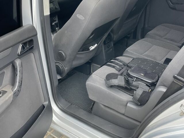 Серый Фольксваген Туран, объемом двигателя 2 л и пробегом 320 тыс. км за 6299 $, фото 12 на Automoto.ua