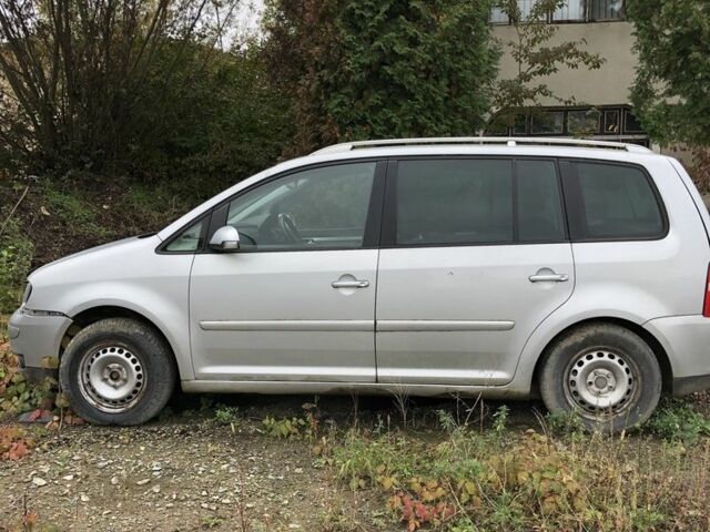 Серый Фольксваген Туран, объемом двигателя 2 л и пробегом 3 тыс. км за 1300 $, фото 2 на Automoto.ua