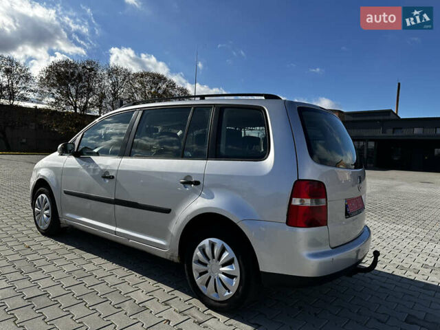 Серый Фольксваген Туран, объемом двигателя 1.6 л и пробегом 228 тыс. км за 4700 $, фото 3 на Automoto.ua