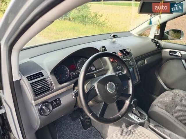 Серый Фольксваген Туран, объемом двигателя 1.6 л и пробегом 171 тыс. км за 6250 $, фото 17 на Automoto.ua
