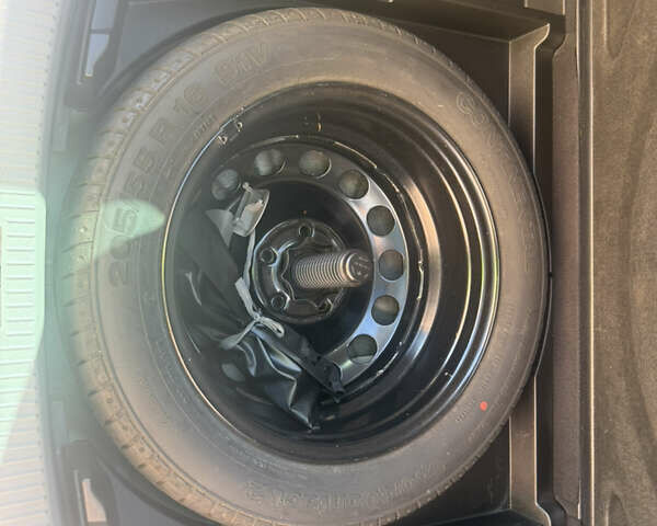 Серый Фольксваген Туран, объемом двигателя 1.6 л и пробегом 187 тыс. км за 7100 $, фото 25 на Automoto.ua