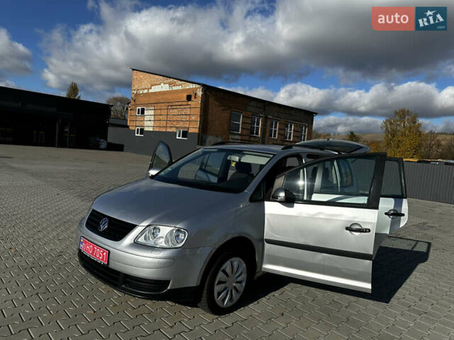 Серый Фольксваген Туран, объемом двигателя 1.6 л и пробегом 228 тыс. км за 4700 $, фото 30 на Automoto.ua