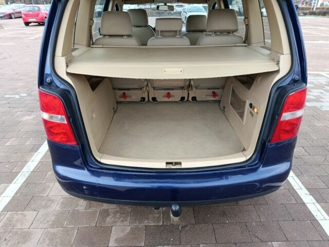 Сірий Фольксваген Туран, об'ємом двигуна 2 л та пробігом 300 тис. км за 2349 $, фото 11 на Automoto.ua