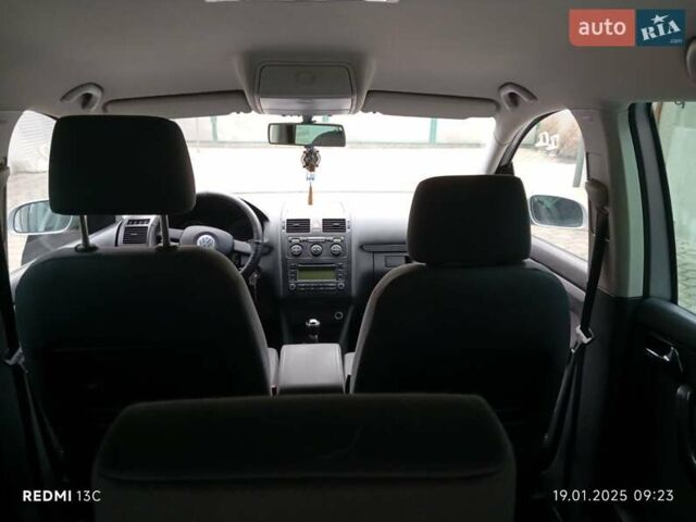 Серый Фольксваген Туран, объемом двигателя 1.6 л и пробегом 220 тыс. км за 5100 $, фото 3 на Automoto.ua