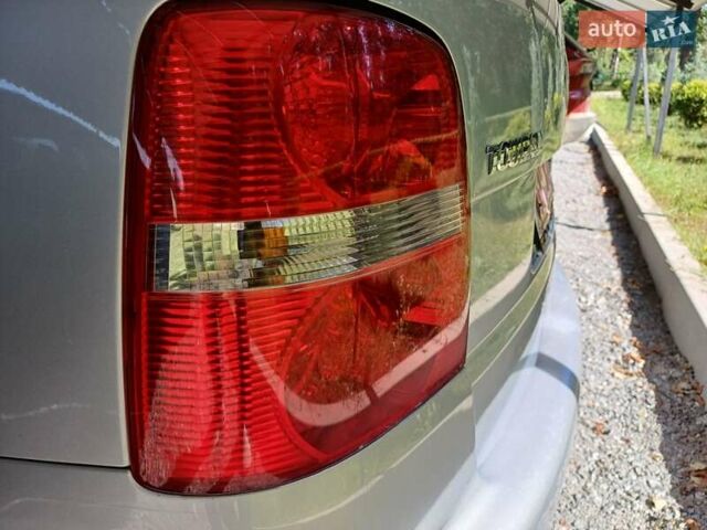 Серый Фольксваген Туран, объемом двигателя 1.6 л и пробегом 270 тыс. км за 5199 $, фото 2 на Automoto.ua