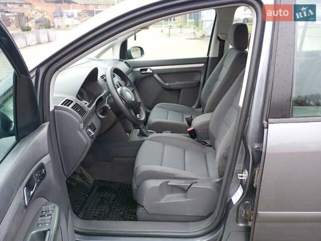 Серый Фольксваген Туран, объемом двигателя 1.6 л и пробегом 238 тыс. км за 4299 $, фото 9 на Automoto.ua