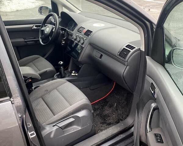 Серый Фольксваген Туран, объемом двигателя 1.6 л и пробегом 283 тыс. км за 5800 $, фото 19 на Automoto.ua