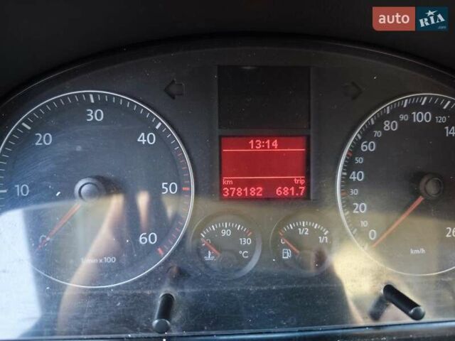 Серый Фольксваген Туран, объемом двигателя 2 л и пробегом 378 тыс. км за 2600 $, фото 5 на Automoto.ua