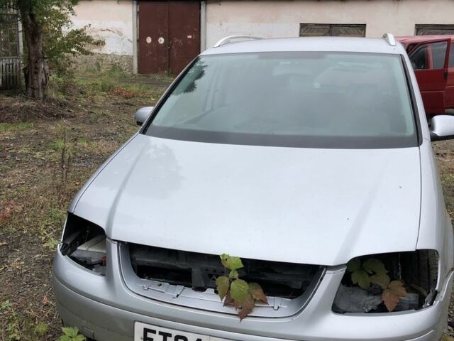 Серый Фольксваген Туран, объемом двигателя 2 л и пробегом 3 тыс. км за 1300 $, фото 1 на Automoto.ua