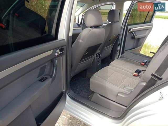 Серый Фольксваген Туран, объемом двигателя 1.6 л и пробегом 171 тыс. км за 6250 $, фото 46 на Automoto.ua