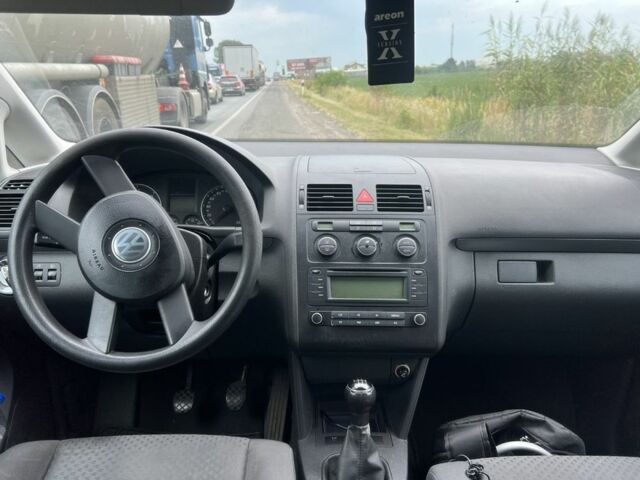 Серый Фольксваген Туран, объемом двигателя 1.9 л и пробегом 1 тыс. км за 2200 $, фото 3 на Automoto.ua