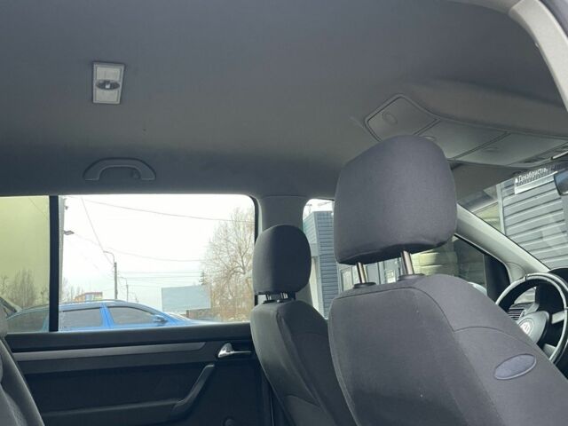 Сірий Фольксваген Туран, об'ємом двигуна 1.9 л та пробігом 330 тис. км за 2300 $, фото 7 на Automoto.ua