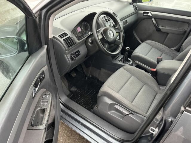 Сірий Фольксваген Туран, об'ємом двигуна 1.9 л та пробігом 271 тис. км за 3018 $, фото 1 на Automoto.ua