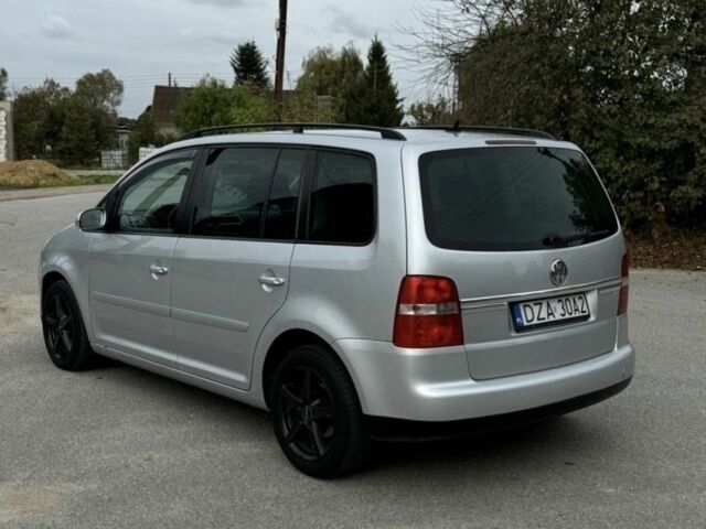 Серый Фольксваген Туран, объемом двигателя 1.9 л и пробегом 277 тыс. км за 1546 $, фото 1 на Automoto.ua