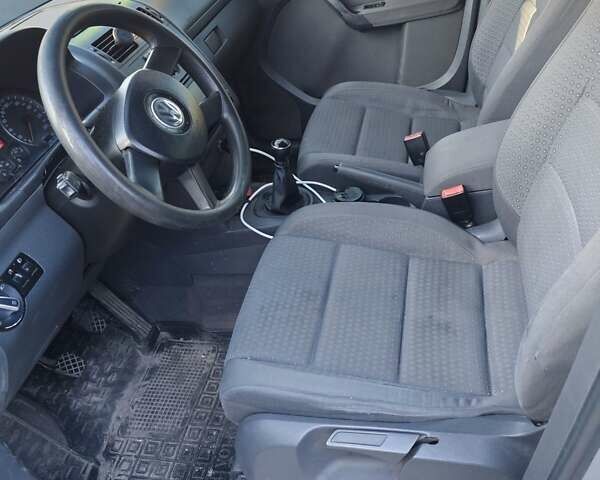 Серый Фольксваген Туран, объемом двигателя 2 л и пробегом 378 тыс. км за 2600 $, фото 7 на Automoto.ua