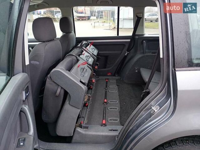 Серый Фольксваген Туран, объемом двигателя 1.6 л и пробегом 238 тыс. км за 4299 $, фото 22 на Automoto.ua