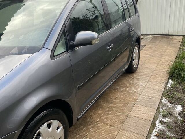 Серый Фольксваген Туран, объемом двигателя 1.6 л и пробегом 320 тыс. км за 5500 $, фото 5 на Automoto.ua