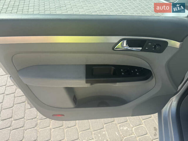 Серый Фольксваген Туран, объемом двигателя 1.6 л и пробегом 187 тыс. км за 7100 $, фото 13 на Automoto.ua