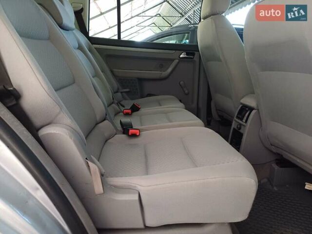 Серый Фольксваген Туран, объемом двигателя 1.6 л и пробегом 270 тыс. км за 5199 $, фото 1 на Automoto.ua