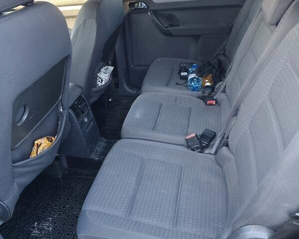 Серый Фольксваген Туран, объемом двигателя 2 л и пробегом 378 тыс. км за 2600 $, фото 6 на Automoto.ua