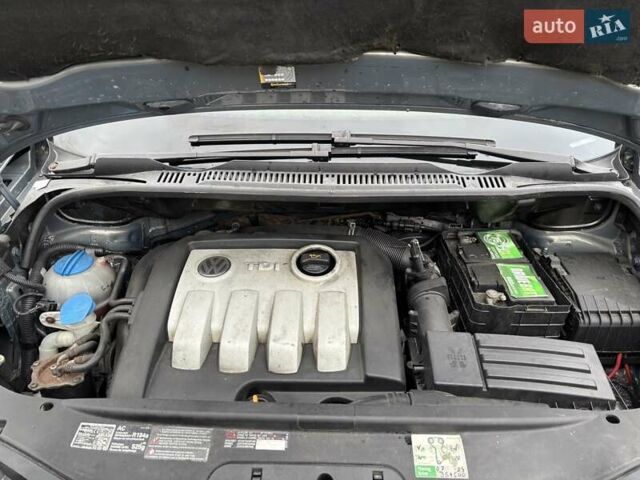 Серый Фольксваген Туран, объемом двигателя 1.9 л и пробегом 281 тыс. км за 6700 $, фото 55 на Automoto.ua