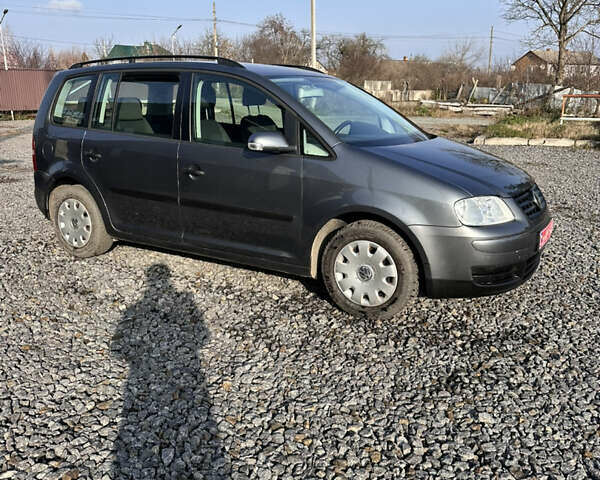 Серый Фольксваген Туран, объемом двигателя 0 л и пробегом 250 тыс. км за 5500 $, фото 4 на Automoto.ua