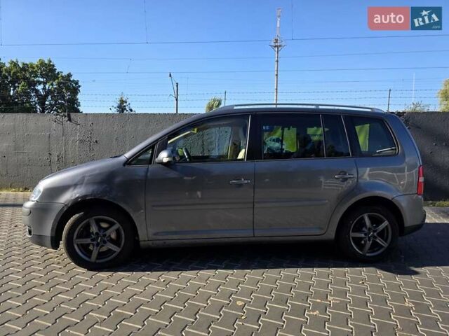 Серый Фольксваген Туран, объемом двигателя 2 л и пробегом 358 тыс. км за 4500 $, фото 3 на Automoto.ua