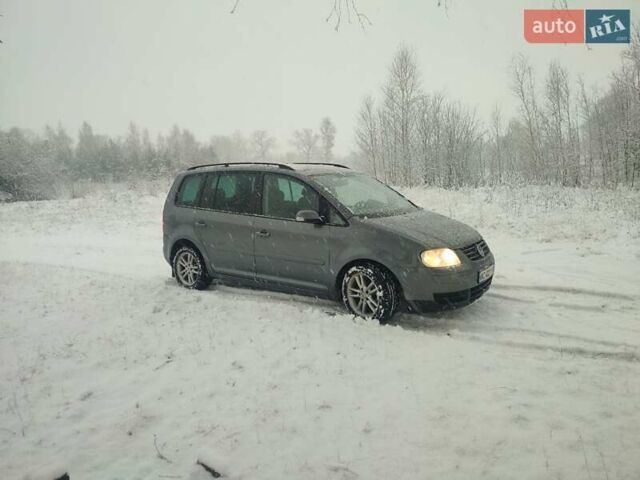 Серый Фольксваген Туран, объемом двигателя 1.98 л и пробегом 240 тыс. км за 4900 $, фото 10 на Automoto.ua