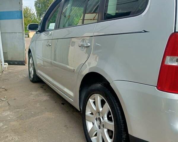 Сірий Фольксваген Туран, об'ємом двигуна 1.98 л та пробігом 196 тис. км за 5990 $, фото 10 на Automoto.ua