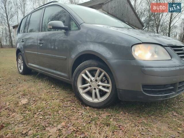 Серый Фольксваген Туран, объемом двигателя 1.98 л и пробегом 240 тыс. км за 4900 $, фото 17 на Automoto.ua