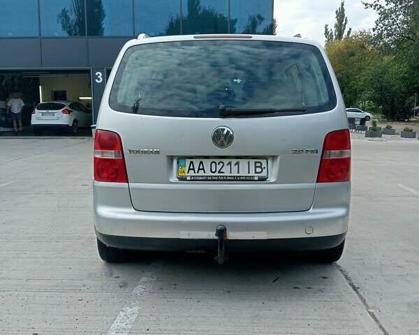 Сірий Фольксваген Туран, об'ємом двигуна 1.98 л та пробігом 196 тис. км за 5990 $, фото 14 на Automoto.ua