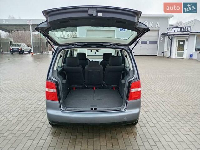 Серый Фольксваген Туран, объемом двигателя 1.6 л и пробегом 238 тыс. км за 4299 $, фото 27 на Automoto.ua