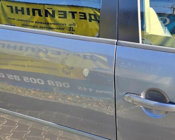 Серый Фольксваген Туран, объемом двигателя 2 л и пробегом 358 тыс. км за 4500 $, фото 12 на Automoto.ua