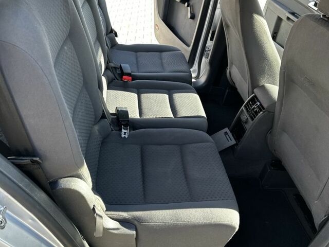 Серый Фольксваген Туран, объемом двигателя 1.6 л и пробегом 228 тыс. км за 4700 $, фото 5 на Automoto.ua